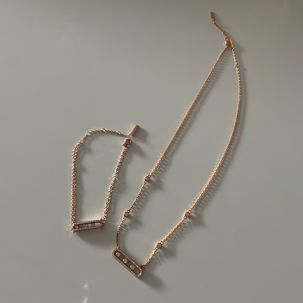 Floating diamonds necklace and bracelet set in rose gold